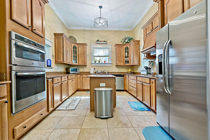 Building Photo - 509 S Willow Ave