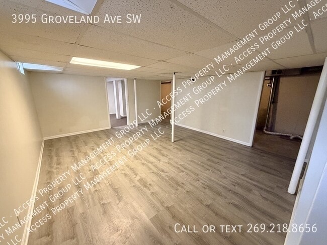 Building Photo - 3995 Groveland Ave SW
