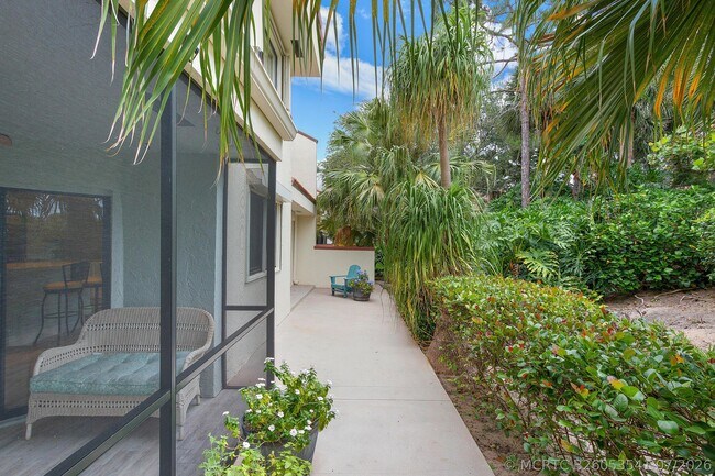 Building Photo - 204 Sea Oats Dr