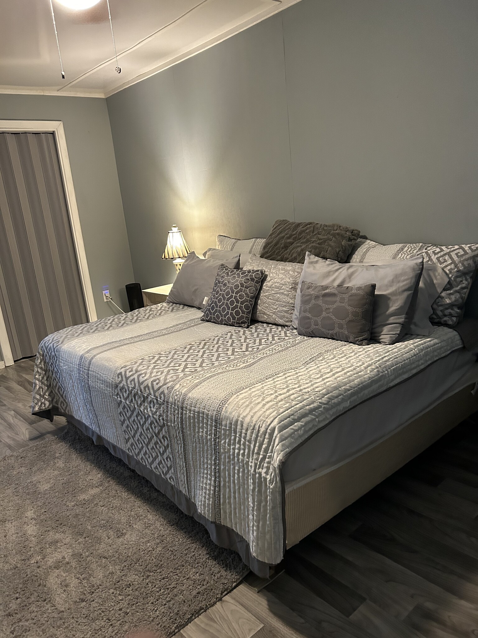 Queen bed - 13 Lucille Dr