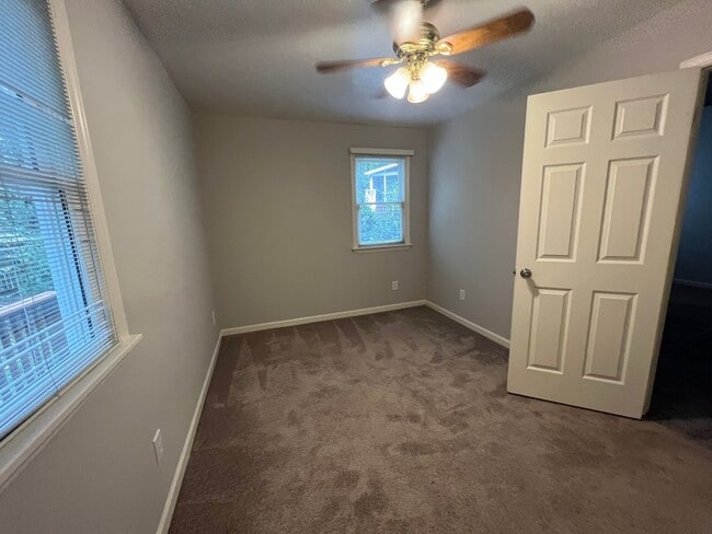 Building Photo - 4 Bedroom 2.5 Bathroom House for rent in Cary NC