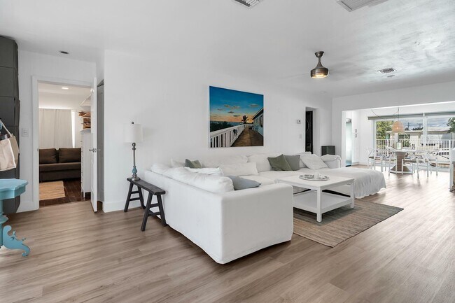 Building Photo - 2233 SE 15th St