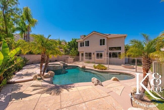 Building Photo - Magnificent 5 Bedroom Home in Desirable Oa...