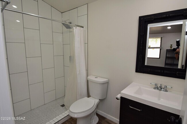 Building Photo - 2103 N Santa Rita Ave