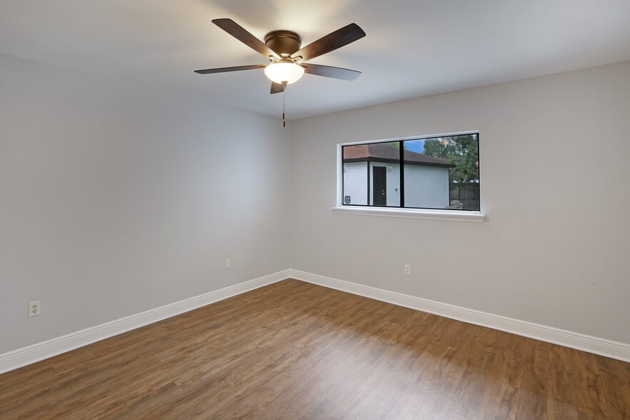 Bedroom 3 - 811 N Lake Verret Ct
