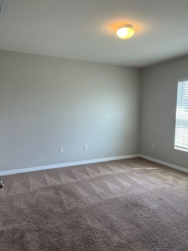 Building Photo - ***INQUIRE ABOUT SPECIAL*** AVAILABLE NOW- 4 Bedroom -2 Bathrooms NE Cape Coral- Gator Circle Area