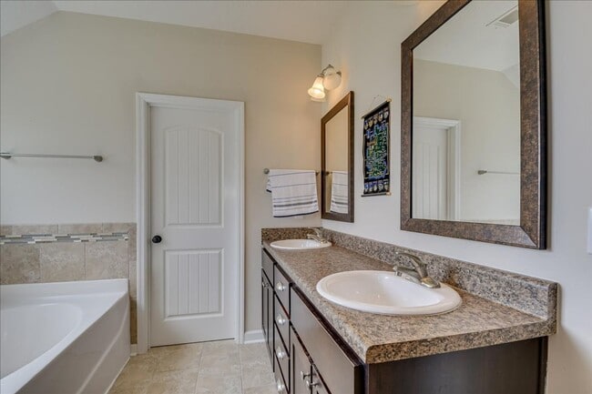 Building Photo - 4 bed, 2.5 bath home on corner lot with 2 car garage and fenced in back yard