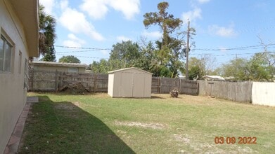 Building Photo - 2 Bed/ 1.5 Bath Home with Bonus Room