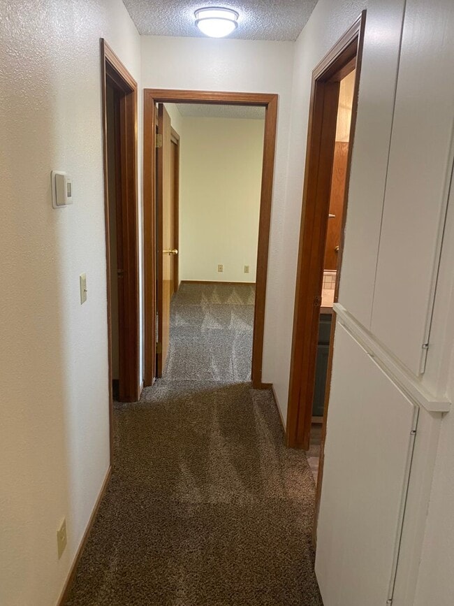 Building Photo - 3 Bedroom 2 Bathroom Golden West school di...