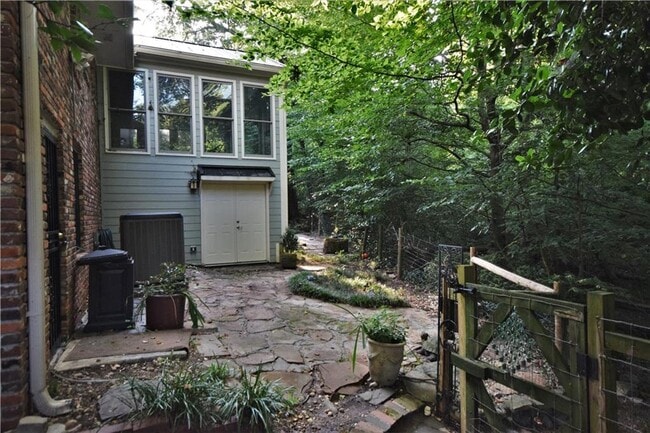 Building Photo - 2535 Melinda Dr NE