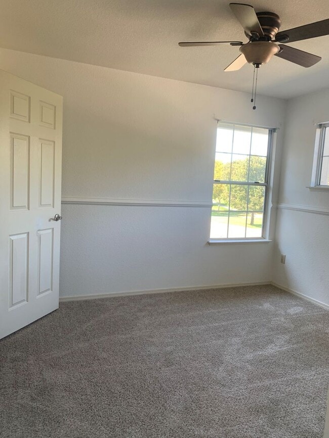 Building Photo - 5828 Laguna Vale Way