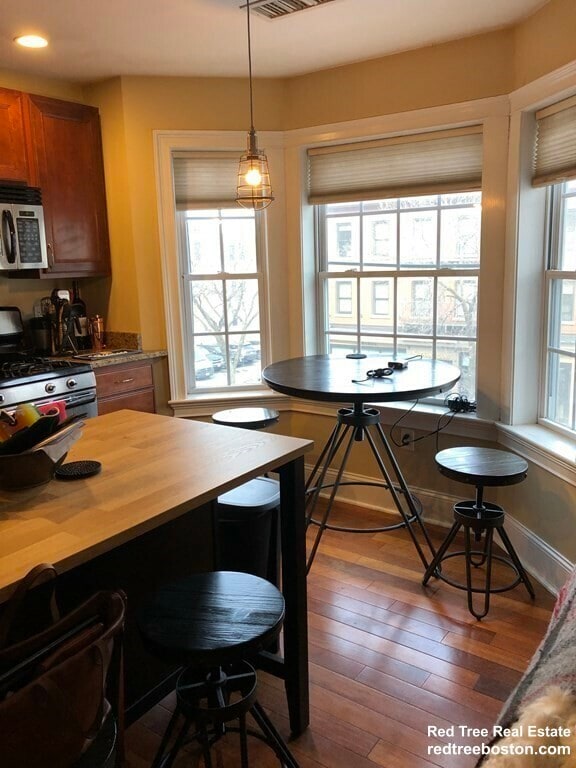 Building Photo - 341 W Broadway