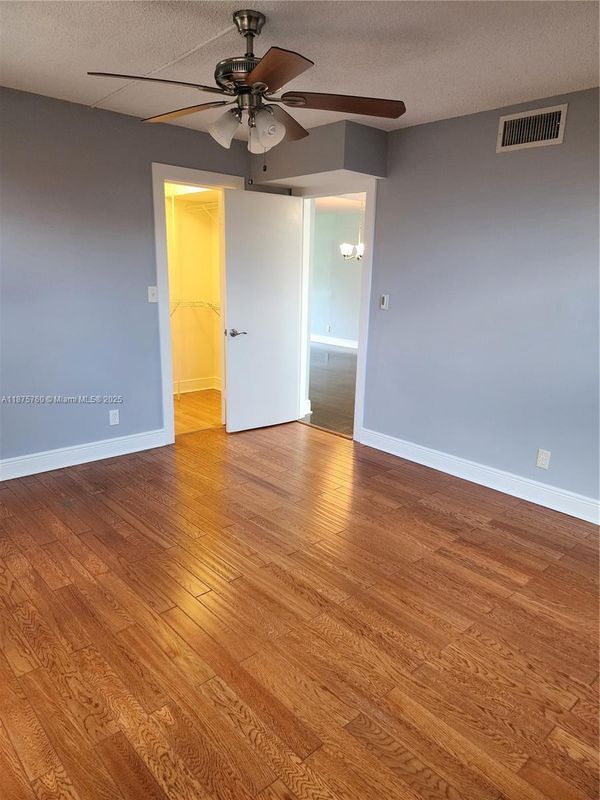 Building Photo - 681 S Hollybrook Dr