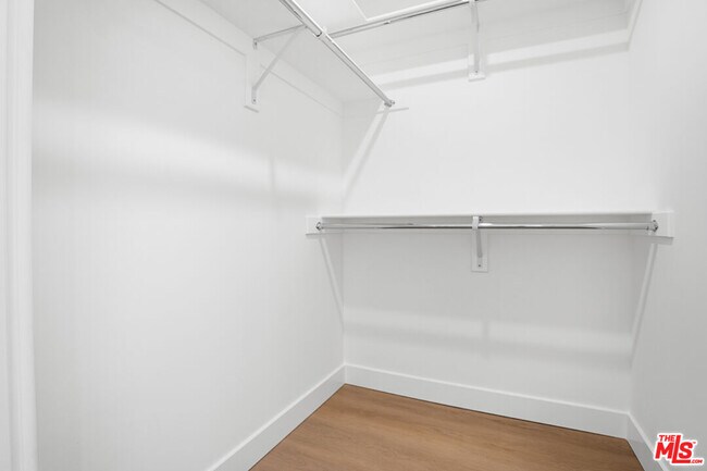 Building Photo - 164 Chestnut St