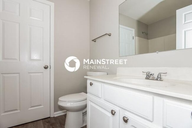 Building Photo - 4 Bedroom Pet-Friendly Home in Dallas, NC with Main Street Renewal