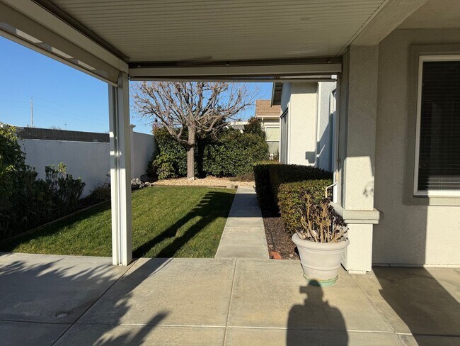 Building Photo - Summerset Living- with a Bonus Room