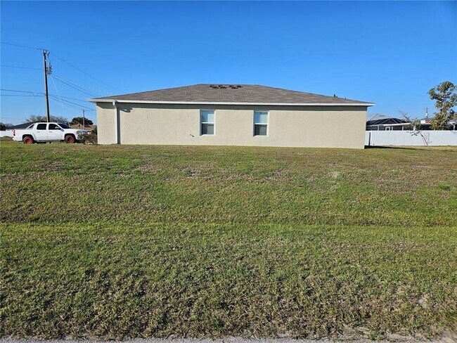 Building Photo - 901 NW 15th Pl