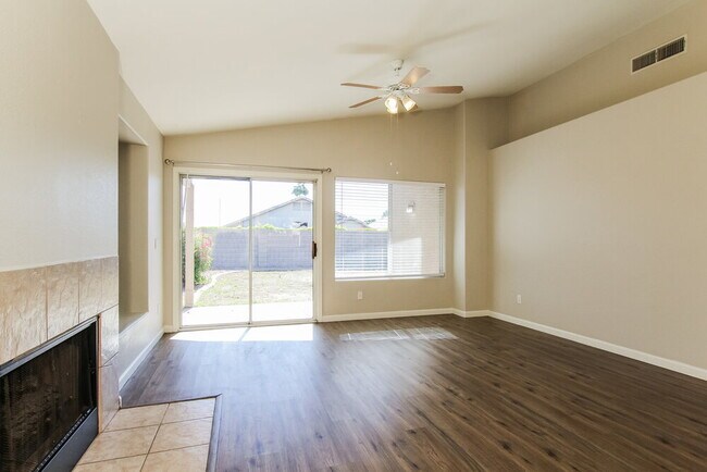 Building Photo - 8547 W Laurel Ln