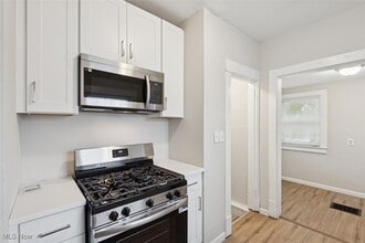 Building Photo - 2302 Saratoga Ave