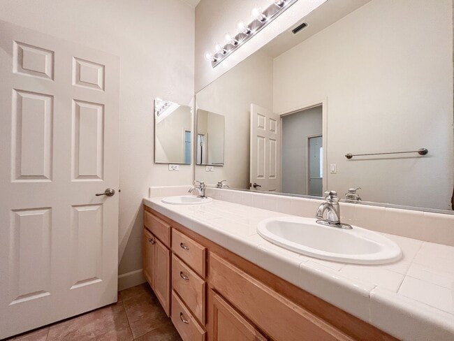 Building Photo - 1808 Spokane Rd