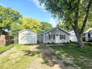 Building Photo - Available October 1st - East Peoria - 2BR/...