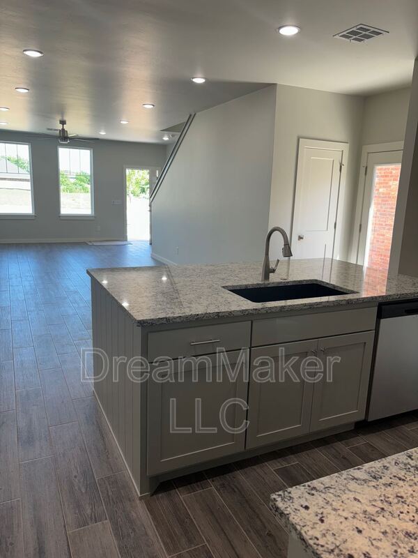 Building Photo - 1016 Varenna Ln