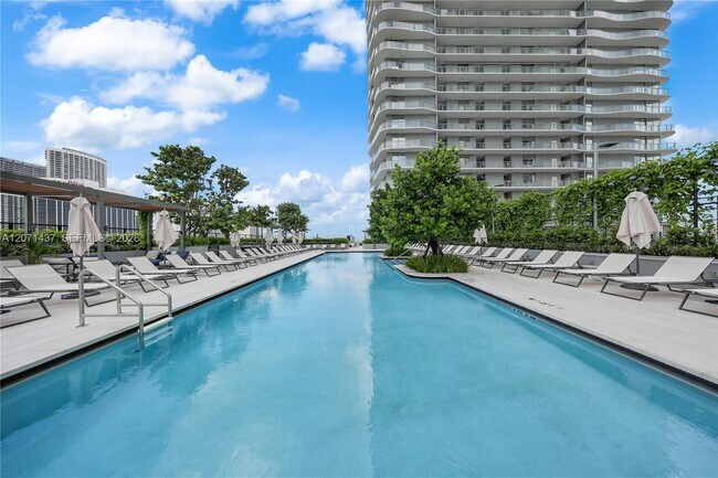 Building Photo - 1400 Biscayne Blvd