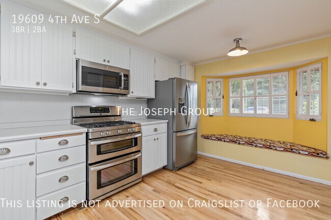 Building Photo - Beautifully updated 3 bed/1.75 bath in Des...