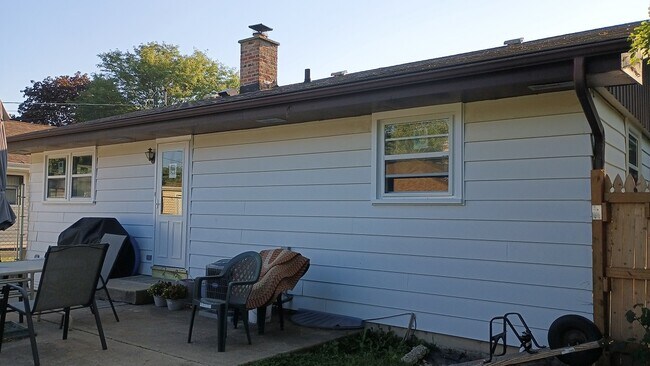 Back - 270 N Hemlock Ave