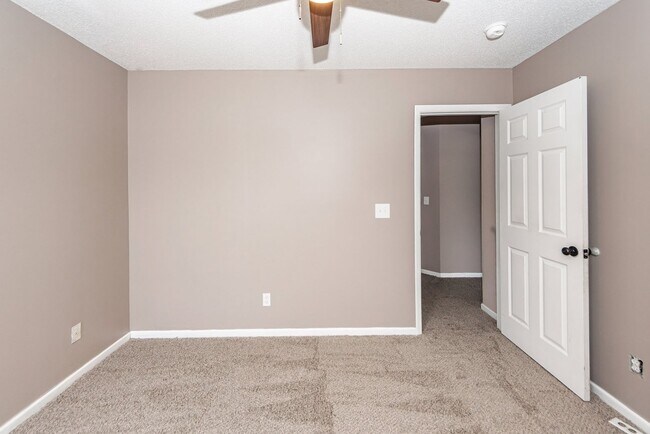 Building Photo - 5 Bedroom 2.5 Bath Home in St. James Estates - Goose Creek