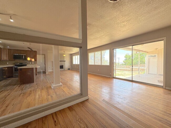 Building Photo - Northeast El Paso 3 bed/2bath in Mountain Park Neighborhood!