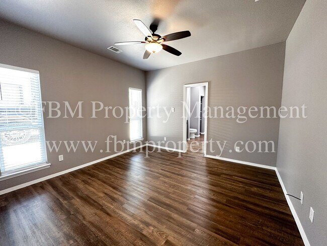 Building Photo - 427 Jannie St