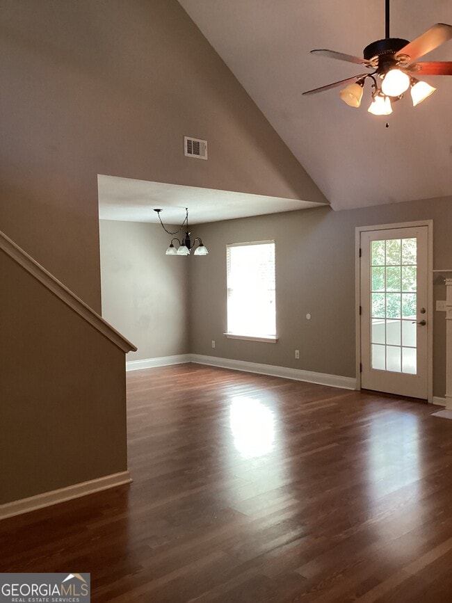 Building Photo - 365 Creekside Dr