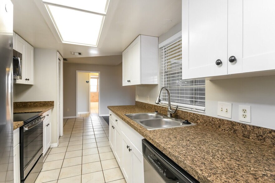 Building Photo - 9124 Palos Verde Dr