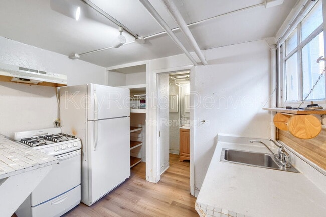 Building Photo - 1275 Detroit St