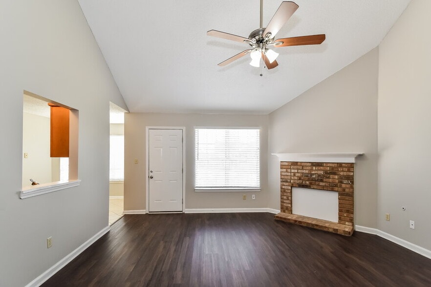 Building Photo - 7082 Hampton Dr