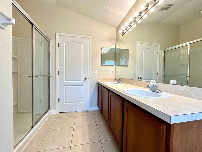 Building Photo - Beautiful Townhome in Lake Nona