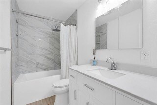 Main Bathroom - 341 Boca Ciega Dr