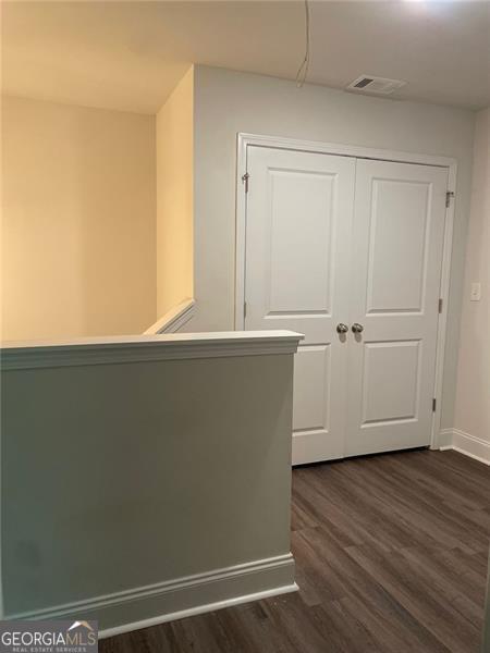 Building Photo - 560 Vandenburg Dr