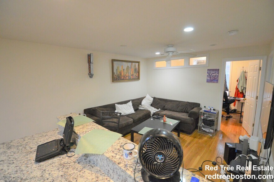 Building Photo - 60 Egmont St