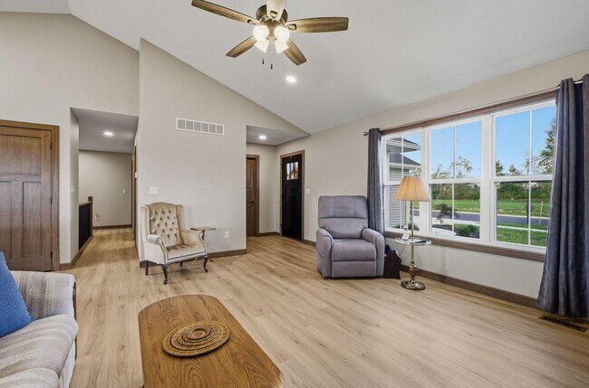 Building Photo - 557 Cannondale Ave