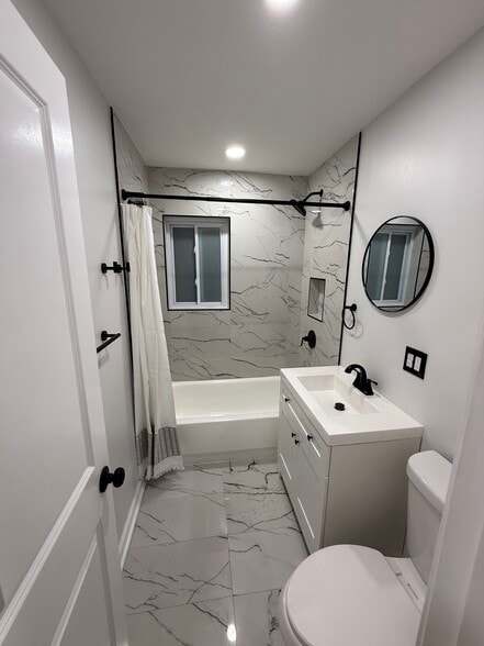 Building Photo - 1743 Thomasville Dr SE