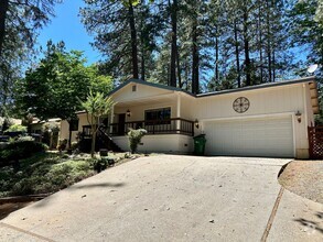 Building Photo - 3 Bedroom 2 Bathroom House in Desirable Al...