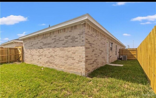 Building Photo - 17 Israel E Ave