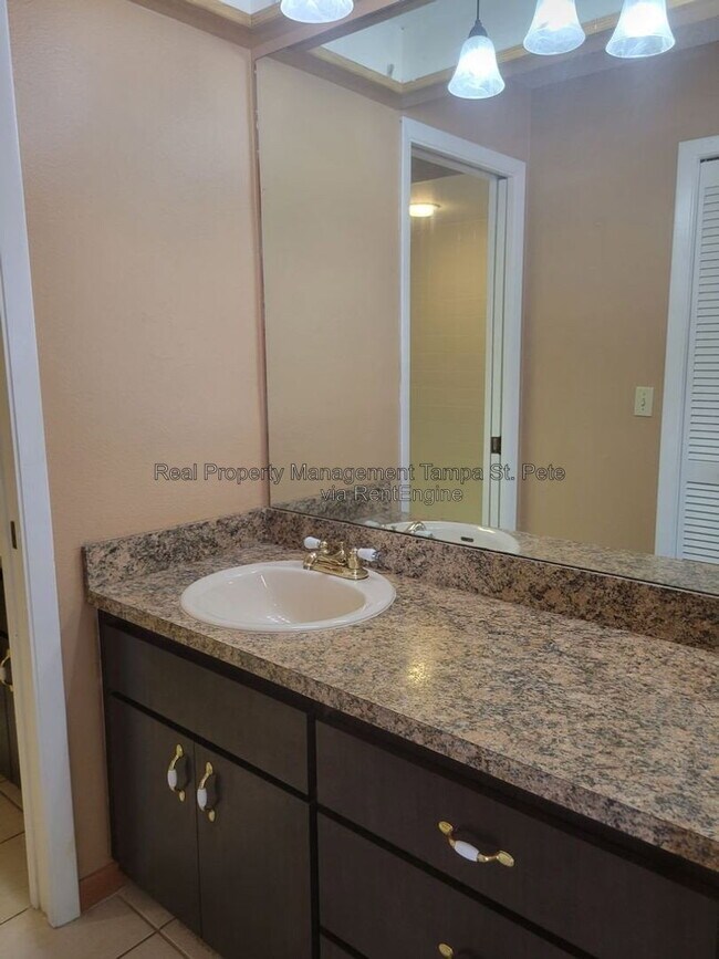 Building Photo - 2024 Sheffield Ct