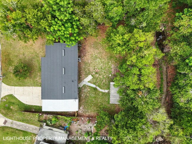 Building Photo - Stunning, Fully Renovated 4 Bed/2 bath Home!