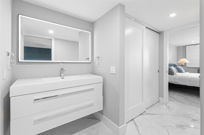 Building Photo - 777 Bayshore Dr