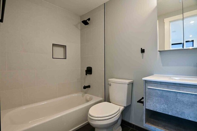 Building Photo - 2641 4th St NE