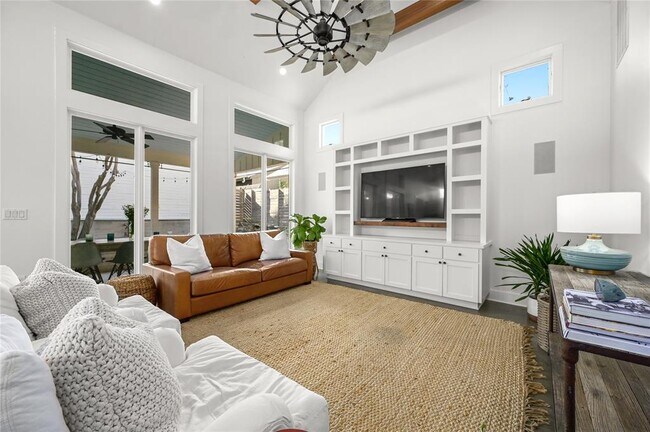 Building Photo - 1101 Lorrain St