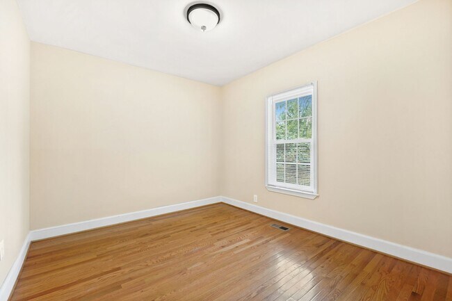 Building Photo - A GEM IN RIVERDALE HEIGHTS!